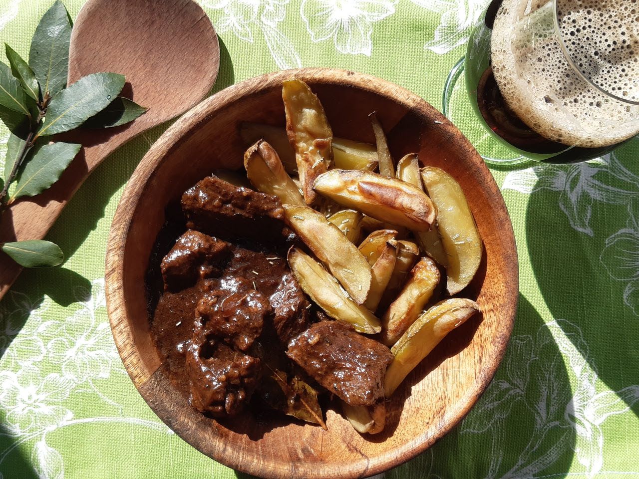 A bowl of Carbonade Flamande served with frites.